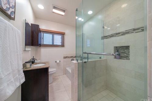 3669 Lees Ave, Long Beach CA 90808-2333 exterior