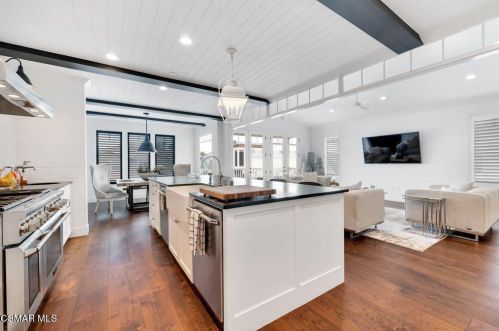 820 Mandalay Bch Rd, Oxnard CA 93035-1078 exterior