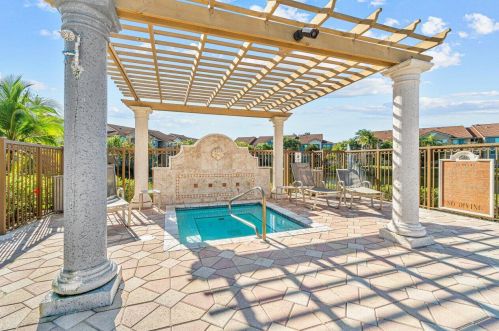 721 Villa Cir, Boynton Beach FL  33435-8914 exterior
