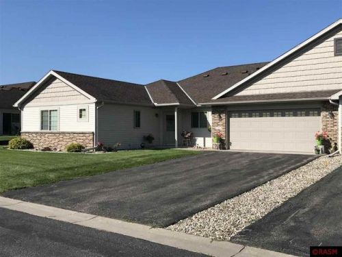108 Nicklaus Path, Mankato, MN 56001-7572