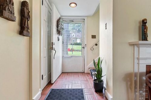 138 Woodland Dr, Pittsburgh, PA 15236-4142