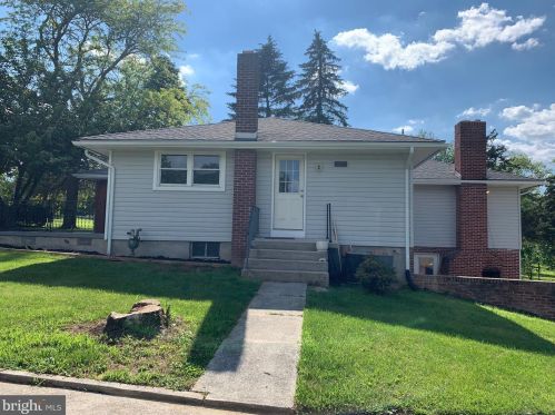 315 Clover Ln, Hanover, PA 17331-9252