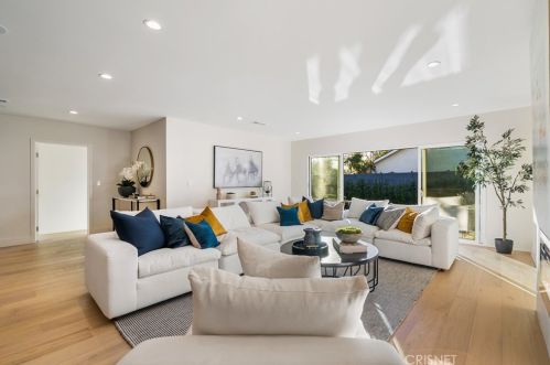 5503 Costello Ave, Van Nuys CA  91401-5706 exterior