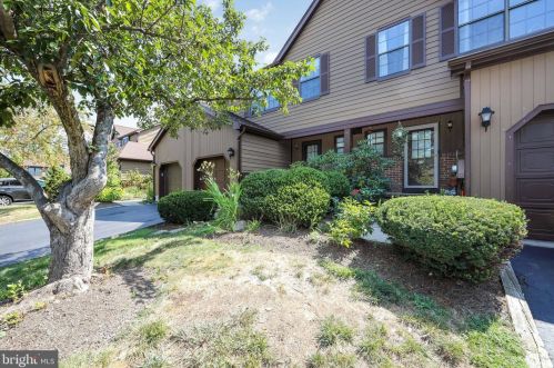 58 Danielle Ct, Trenton NJ  08648-1452 exterior