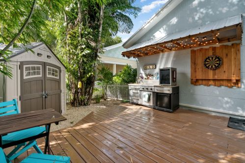 120 1st St, Key Largo FL  33037-4856 exterior