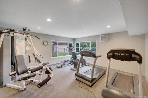 20046 Avenue Of The Oaks, Santa Clarita CA  91321-1361 exterior