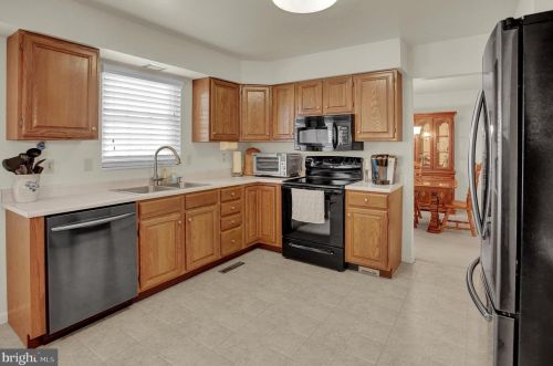 6550 Baywood Dr, Harrisburg PA 17111-6894 exterior