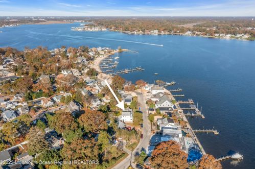 125 Bretonian Dr, Bricktown NJ  08723-5705 exterior