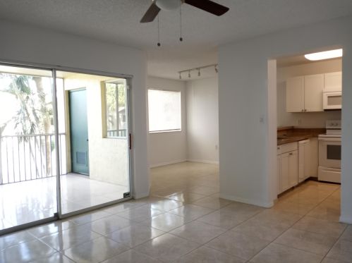 17204 Glenmoor Dr, West Palm Beach, FL 33409-2815