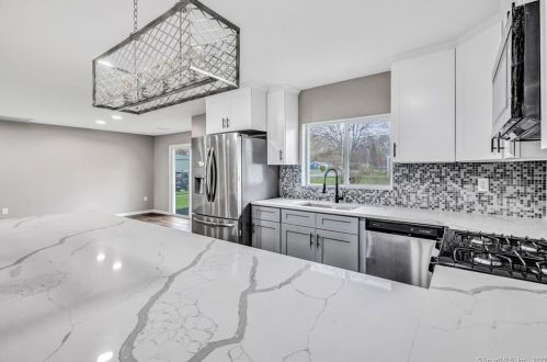 390 Marina Dr, Stratford CT  06614-2934 exterior