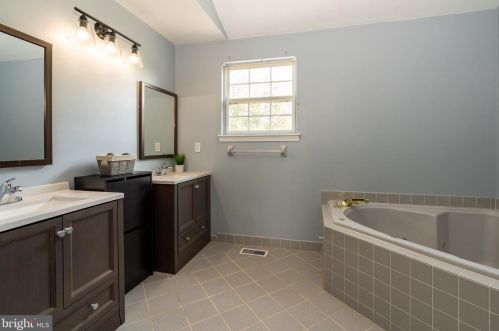 118 Shoal Creek Dr, Blue Bell PA  19422-3250 exterior