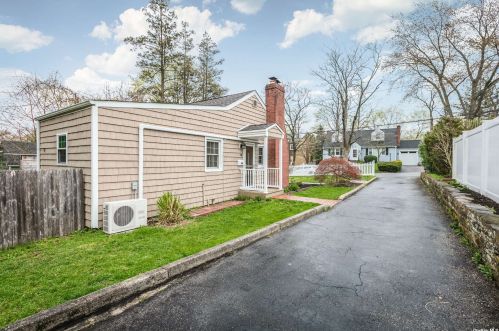 37 Edwards Pl, Huntington Station NY  11746-1013 exterior