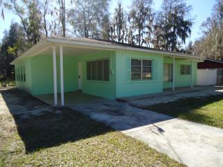 404 1st Ave, Lutz FL  33548-4313 exterior