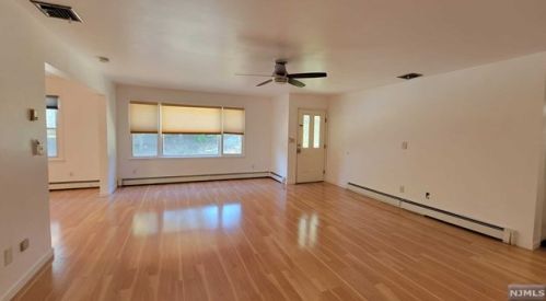 328 6th St, Palisades Park NJ  07650-2223 exterior