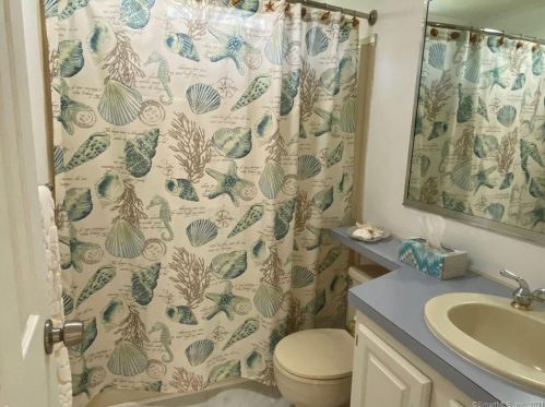 8 Cypress Rd, Uncasville CT  06382-1420 exterior