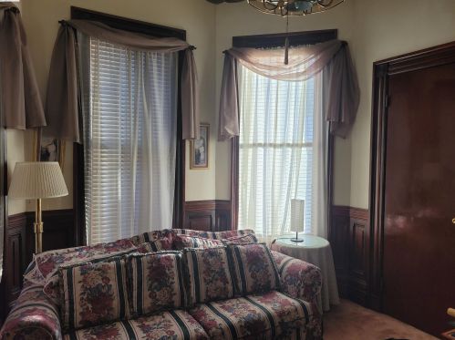 1231 Adeline St, Oakland CA 94607-2810 exterior