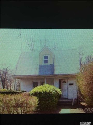 110 Mirin Ave, Roosevelt, NY 11575-1620