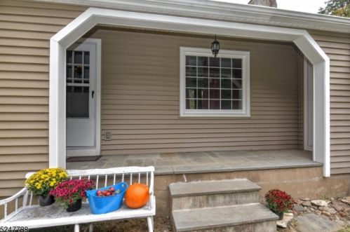 1 Carl Pl, Kinnelon, NJ 07405-2905