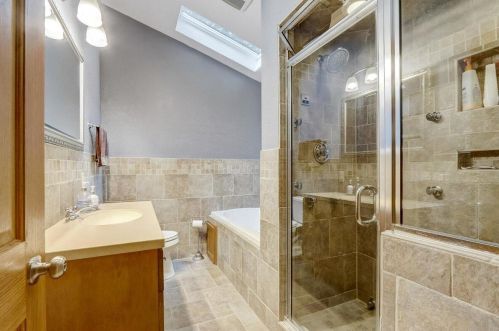 5237 20th St, Milwaukee WI 53233-2548 exterior