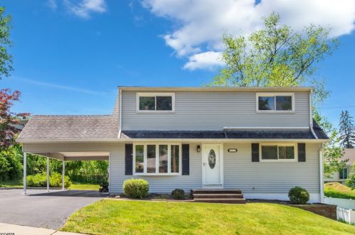 12 Borkowski Pl, West Paterson, NJ 07424-2908