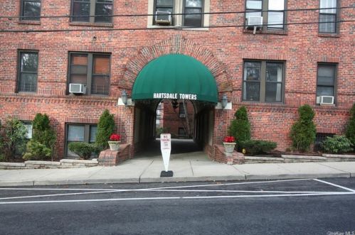 11 Columbia Ave, Hartsdale, NY 10530-2544