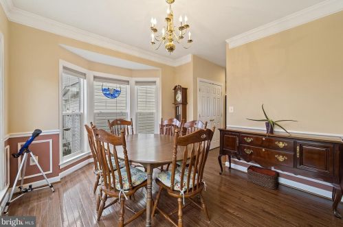 8168 Gilroy Dr, Lorton VA 22079-2936 exterior