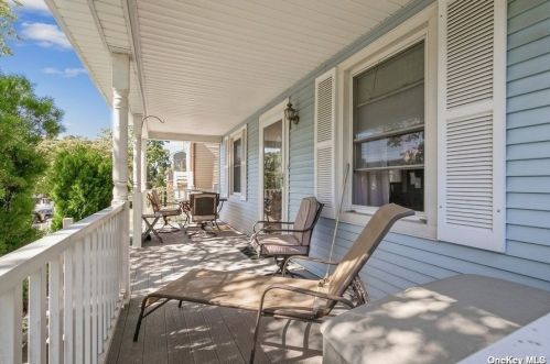 8 Troy Ct, Northport, NY 11768-2158