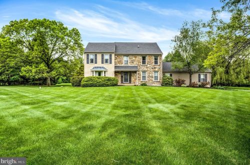 5 Glen Meadow Dr, Glen Mills, PA 19342-1825