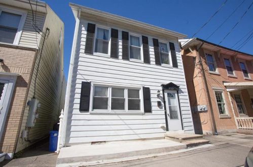 732 2nd St, Catasauqua, PA 18032-2340