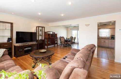 552 Princeton St, N Milford NJ  07646-2015 exterior