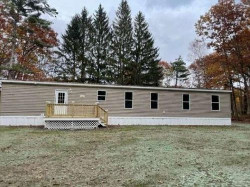 37 Diana Dr, Tilton NH  03276-4723 exterior