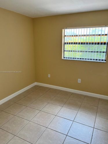 5913 28th Ave, Hialeah FL  33016-1927 exterior