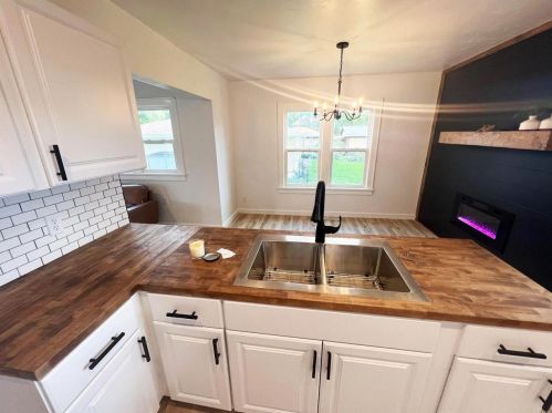 250 Caroline St, Manchester WI  53946-8518 exterior