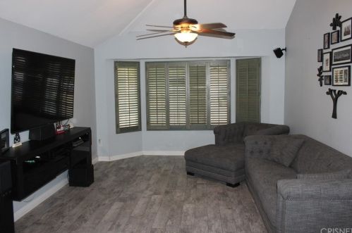 28403 Avion Cir, Santa Clarita, CA 91384-3041