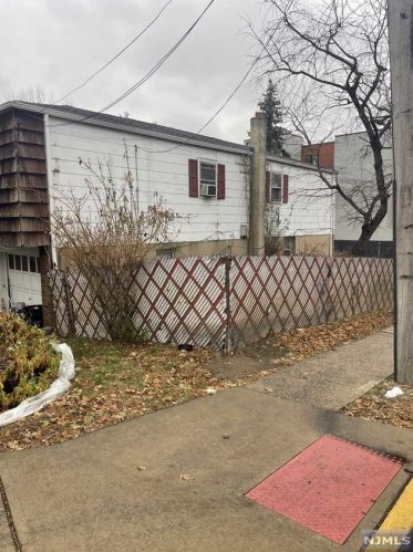1700 34th St, North Bergen, NJ 07047-2327