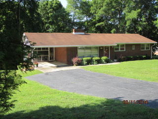 1136 Harris St, Eden, NC 27288-6346