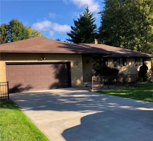 12970 Martin Dr, Cleveland OH  44130-5742 exterior