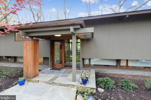 7107 Woodland Dr, Springfield, VA 22151-3306