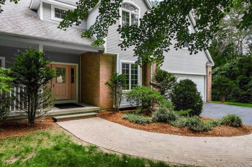 9 Trevor Ln, East Granby, CT 06026-9668