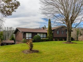 108 Brentwood Dr, Hendersonville, NC 28739-4020