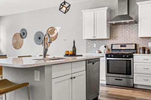 925 Raleigh St, Denver CO  80204-2955 exterior