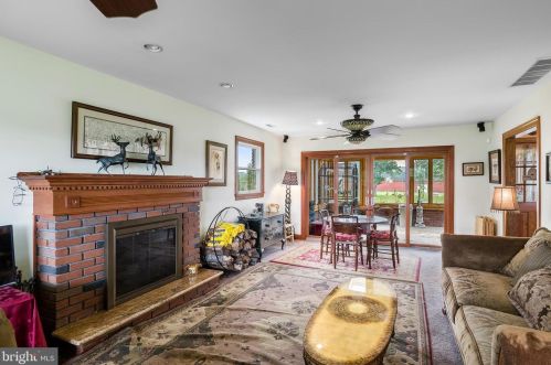 1412 Old Indian Mills Rd, Southampton NJ  08088-9441 exterior