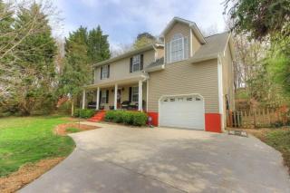 2512 Maple Dr, Knoxville, TN 37918-2331