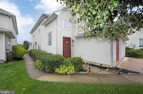 106 Alexander Rd, Beverly NJ  08010-3112 exterior