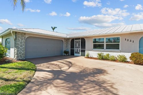 1221 43rd Ter, Cape Coral, FL 33904-5368