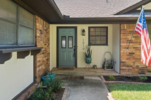 1919 Willowwood St, Denton, TX 76205-6954