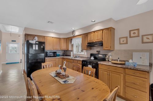 1950 Railway Ave, Pelican Island NJ  08751-1241 exterior