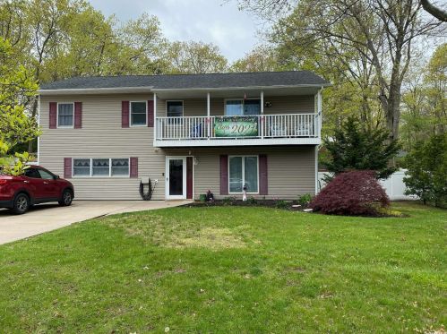 30 Scout Trl, Panamoka, NY 11961-1821