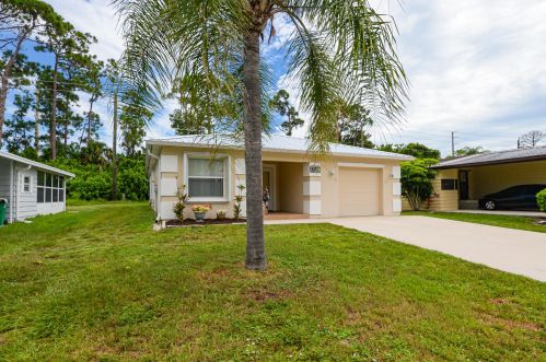 23 La Puerta Del Norte, Fort Pierce FL  34951-2881 exterior