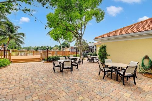 7576 Oleander Gate Dr, Naples FL  34109-0634 exterior